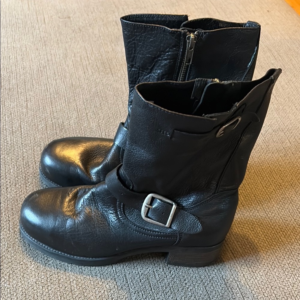 Mellow Walk Black Leather Steel Toe Work Boots. Good Condition. Size 6.5.
